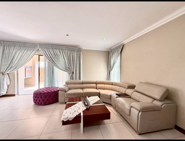 3 BEDROOM HOUSE FOR SALE IN THATCHFIELD